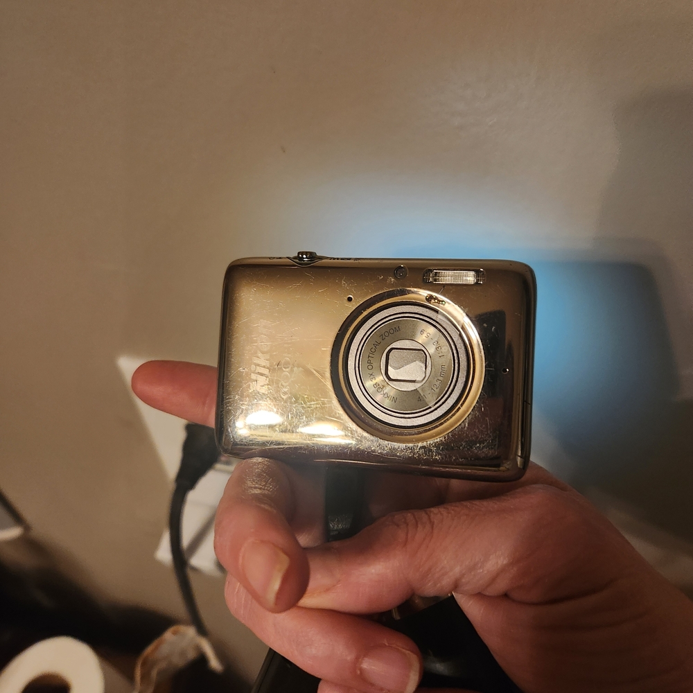 Nikon COOLPIX Silver Digital Camera - Picture 5 of 5